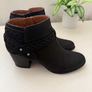 Black Ankle Boots with Chunky Heel and Braided Strap